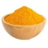 Mélange de curry jaune et de banane - une épice qui détruit le cancer